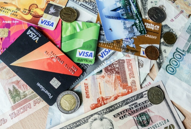 Деньги и банковские карты вывод денег у брокера Альпари